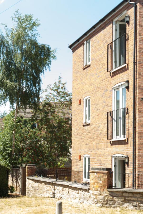 Chestnut Contractor Stays Wellingborough Exterior foto